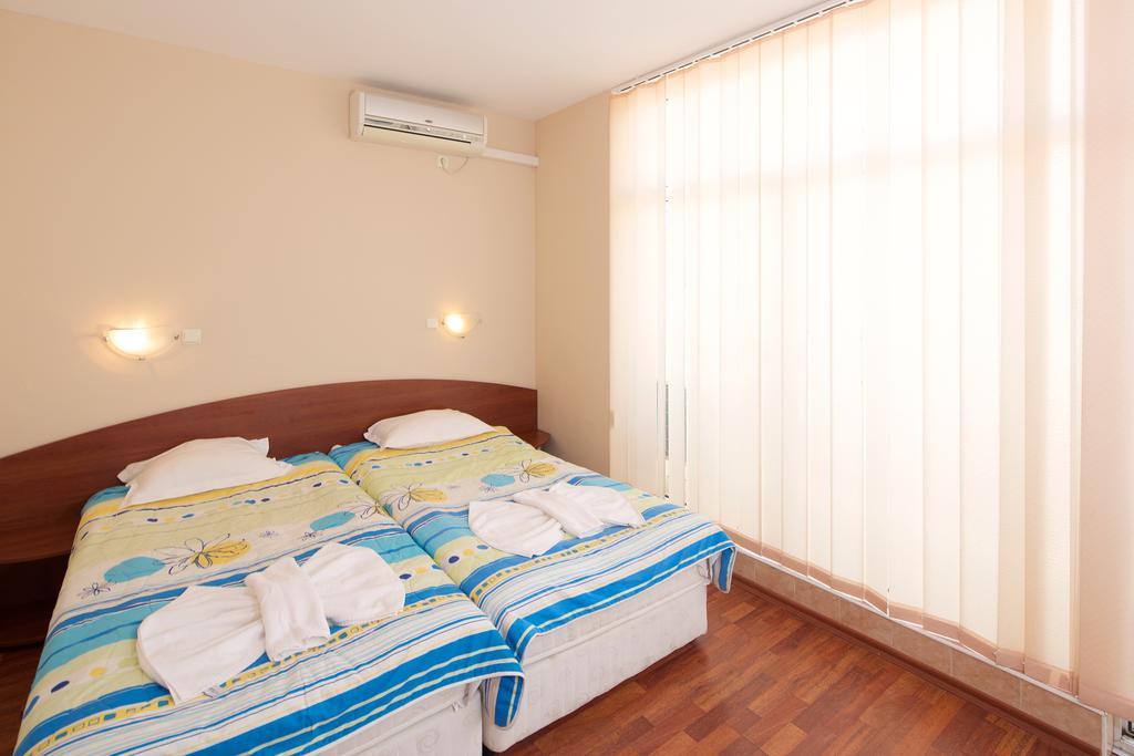 Red House Guest House Nesebar Habitación foto