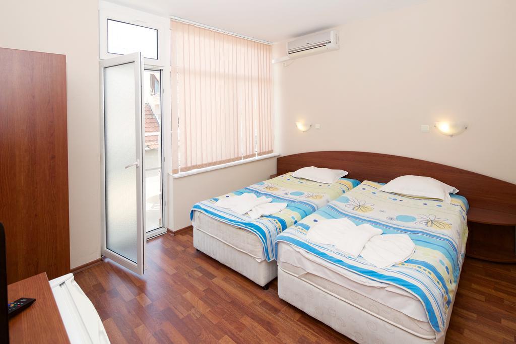Red House Guest House Nesebar Habitación foto